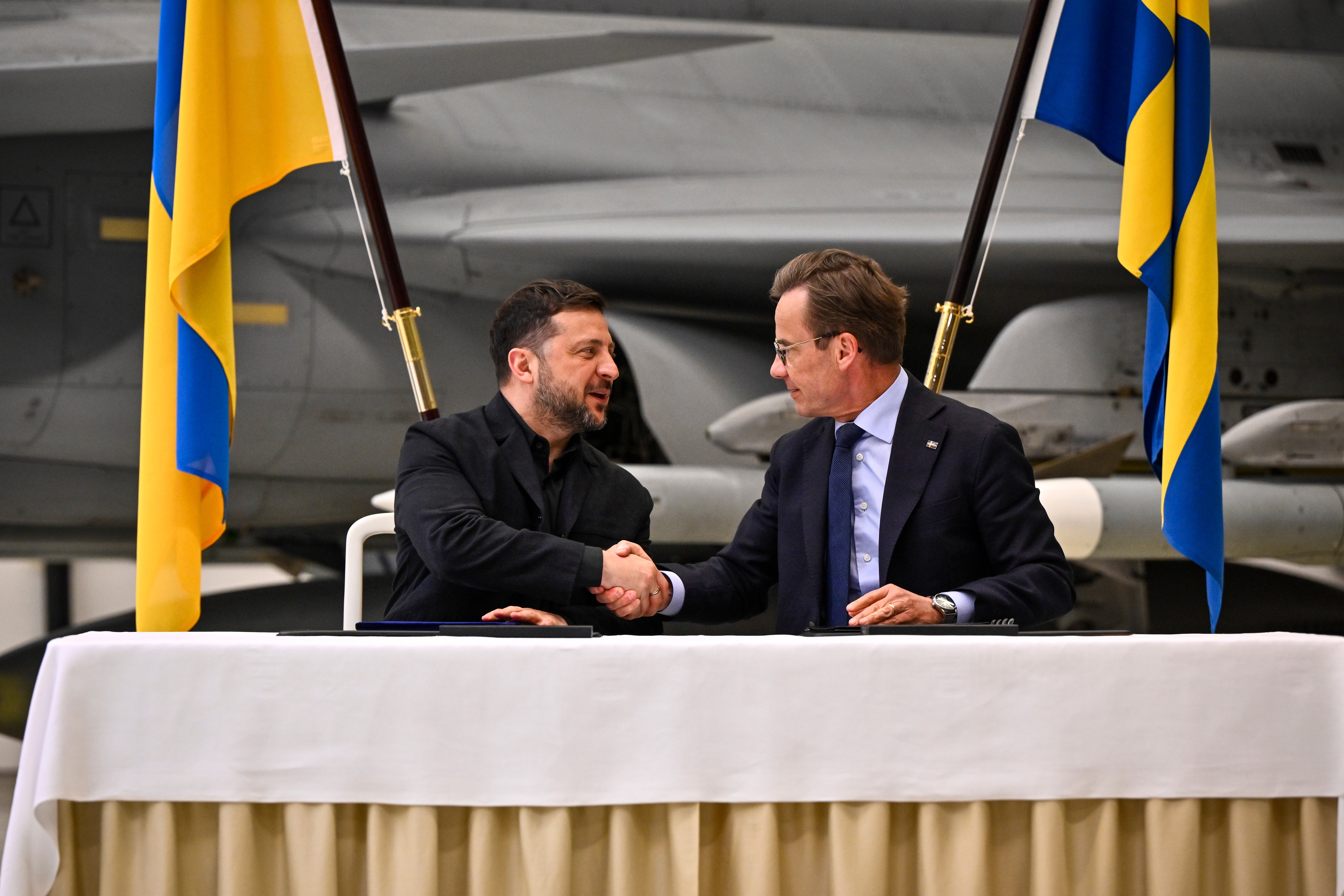 Ukraina ska köpa upp till 20 Gripenplan