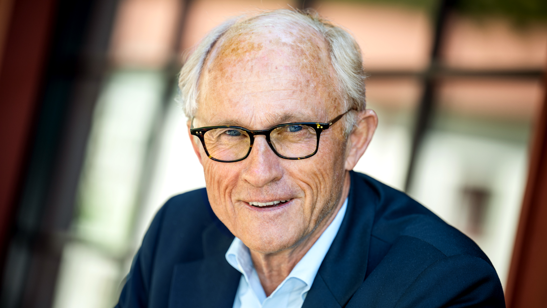 Mats Qviberg fyller på i Bilia 