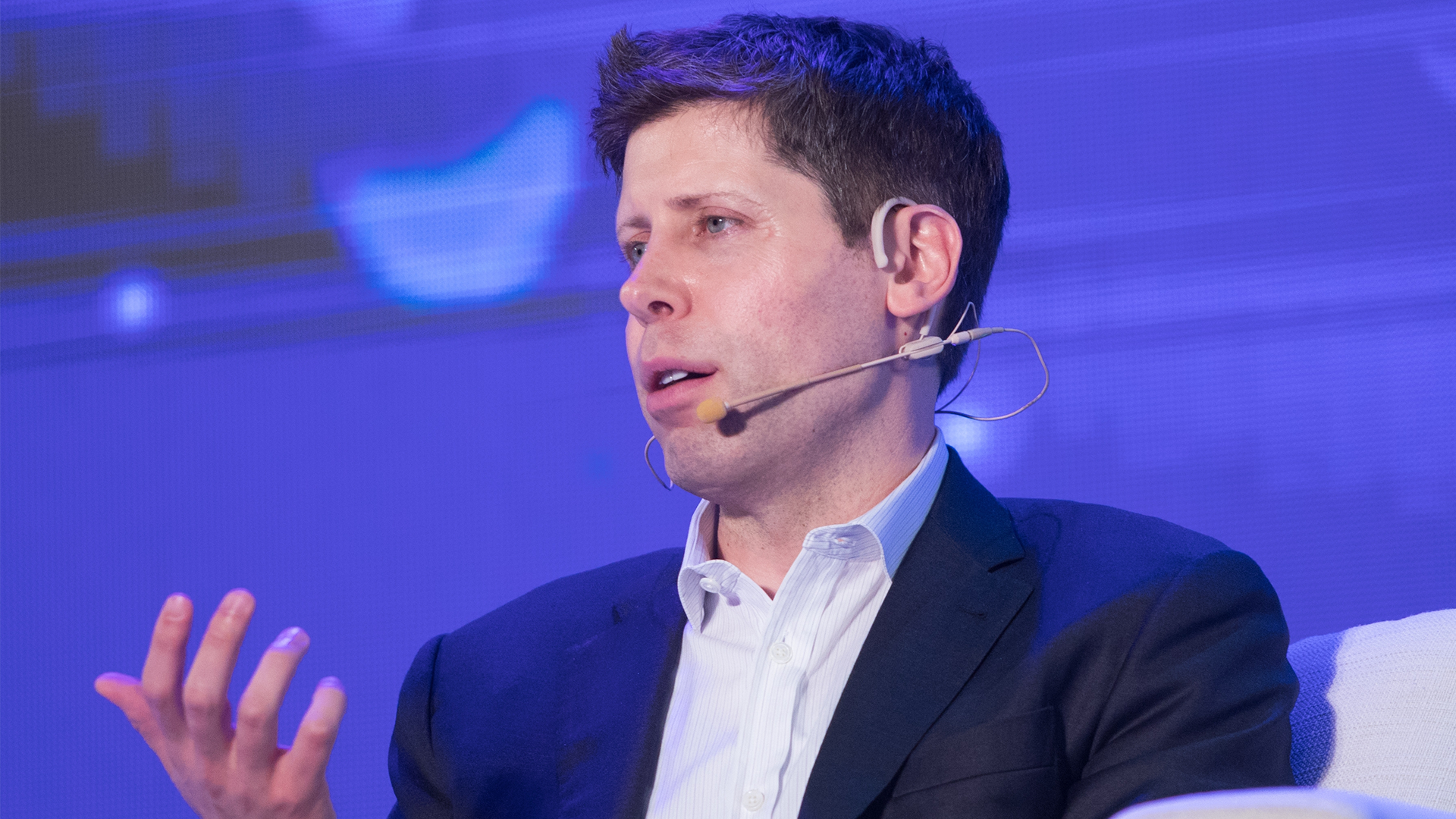 Sam Altman, vd för Open AI, talar på scen. 