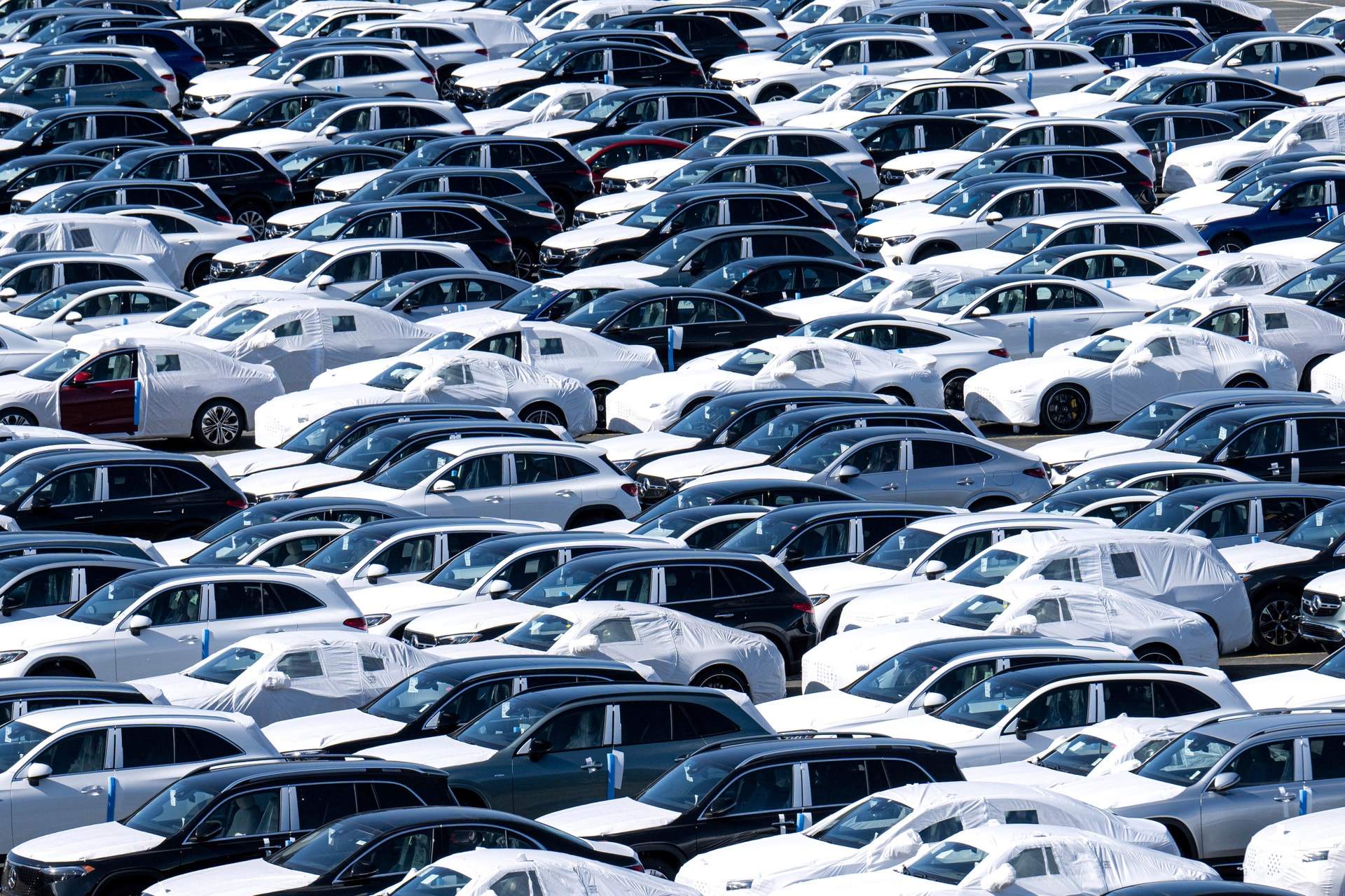 Bilar på hamnen i Bremerhaven