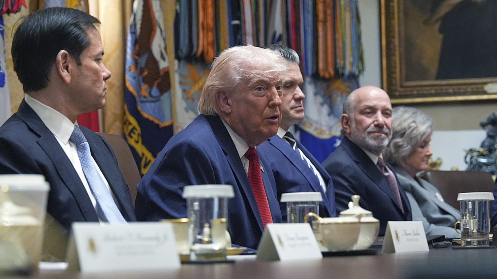 Trump skjuter upp Iran-attacker igen – marginellt oljefall