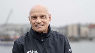 Svensk miljardär köper ryska oljejättens tillgångar