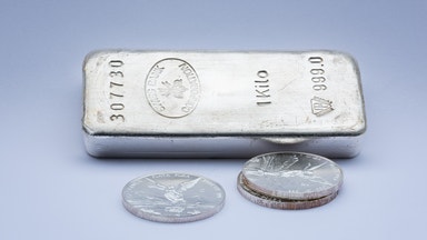 Silverpriset sjunker på Trump-beslut – guld backar