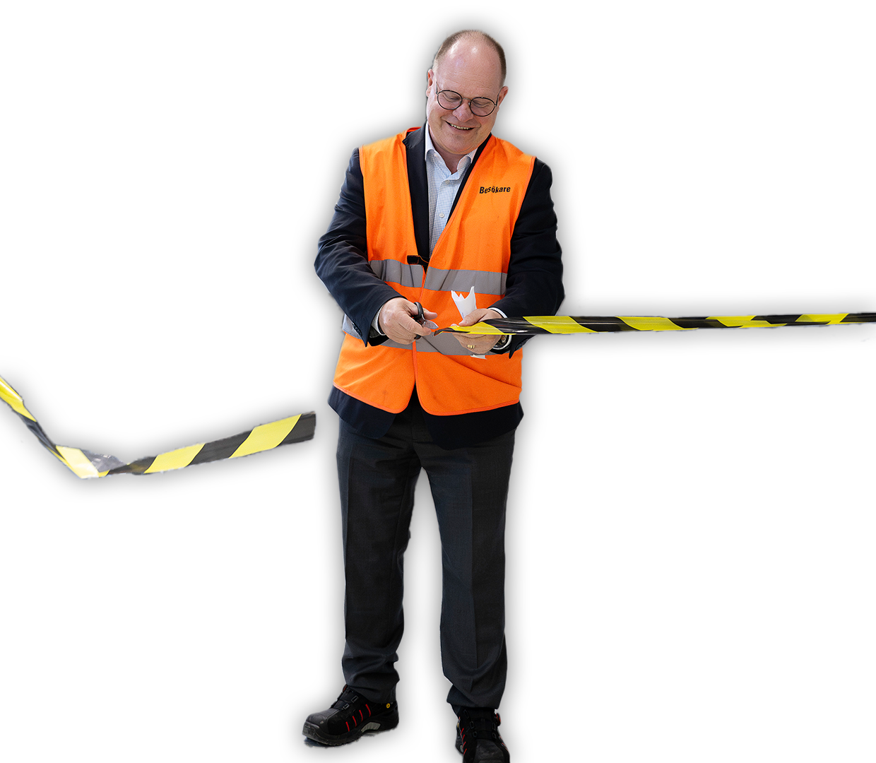  Klas Forsström klipper ett gult/svart band i fabriken.