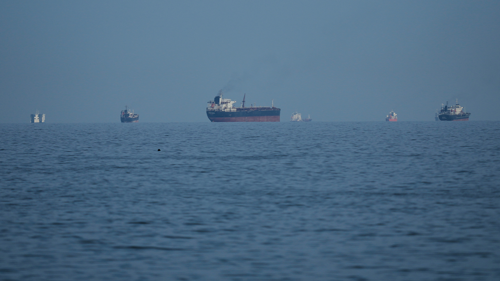 Uppgifter: Första europeiska fartyget genom Hormuz