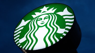 Starbucks slår förväntningarna – upp 5 procent i efterhandeln