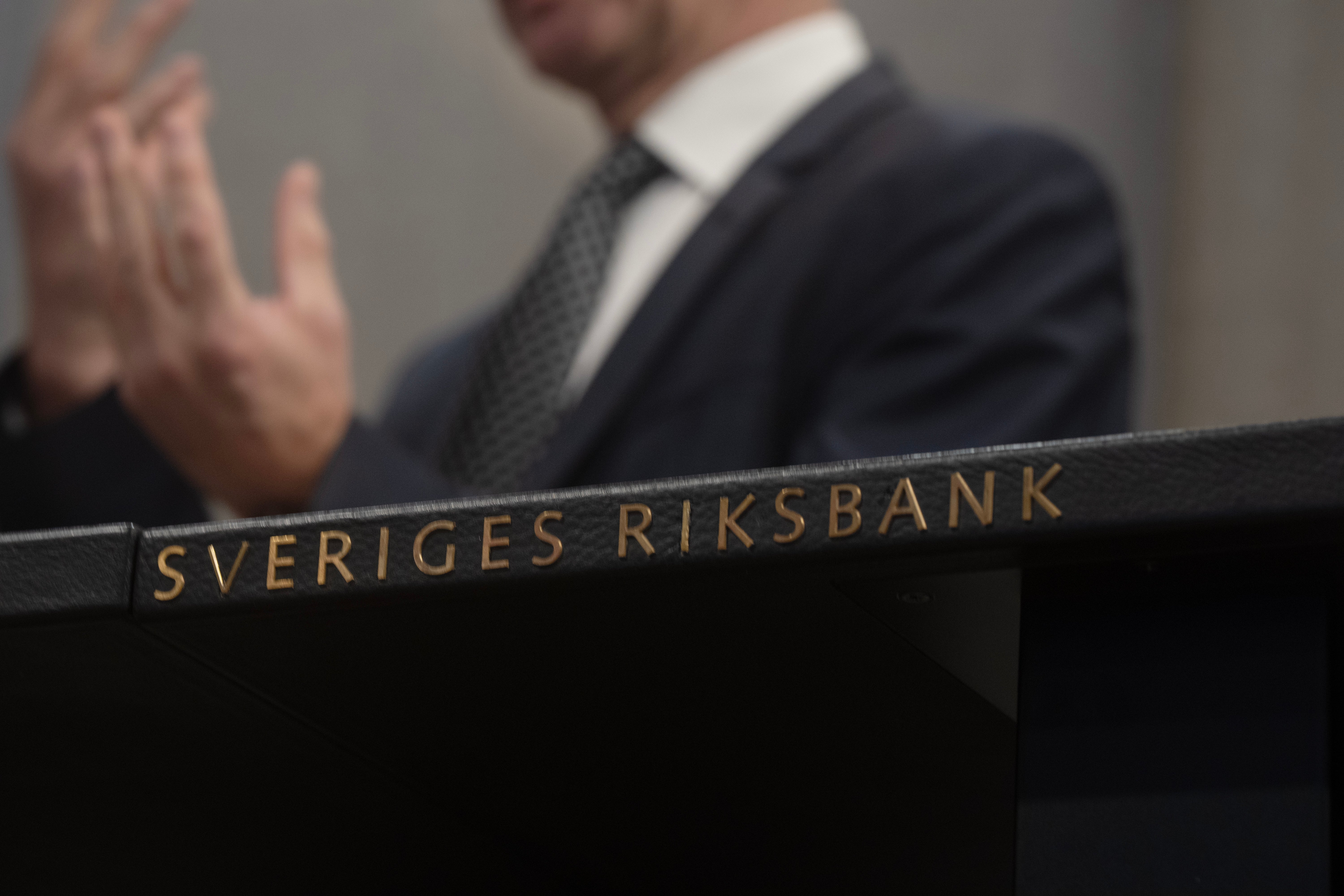 SEB sänker tillväxtprognosen – Riksbanken väntas avvakta