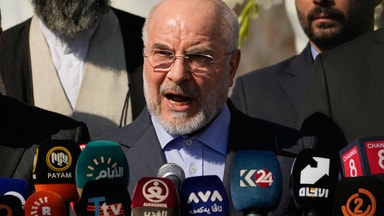 Iran skärper greppet om Hormuz – hotar USA med ”smärtsamt svar”