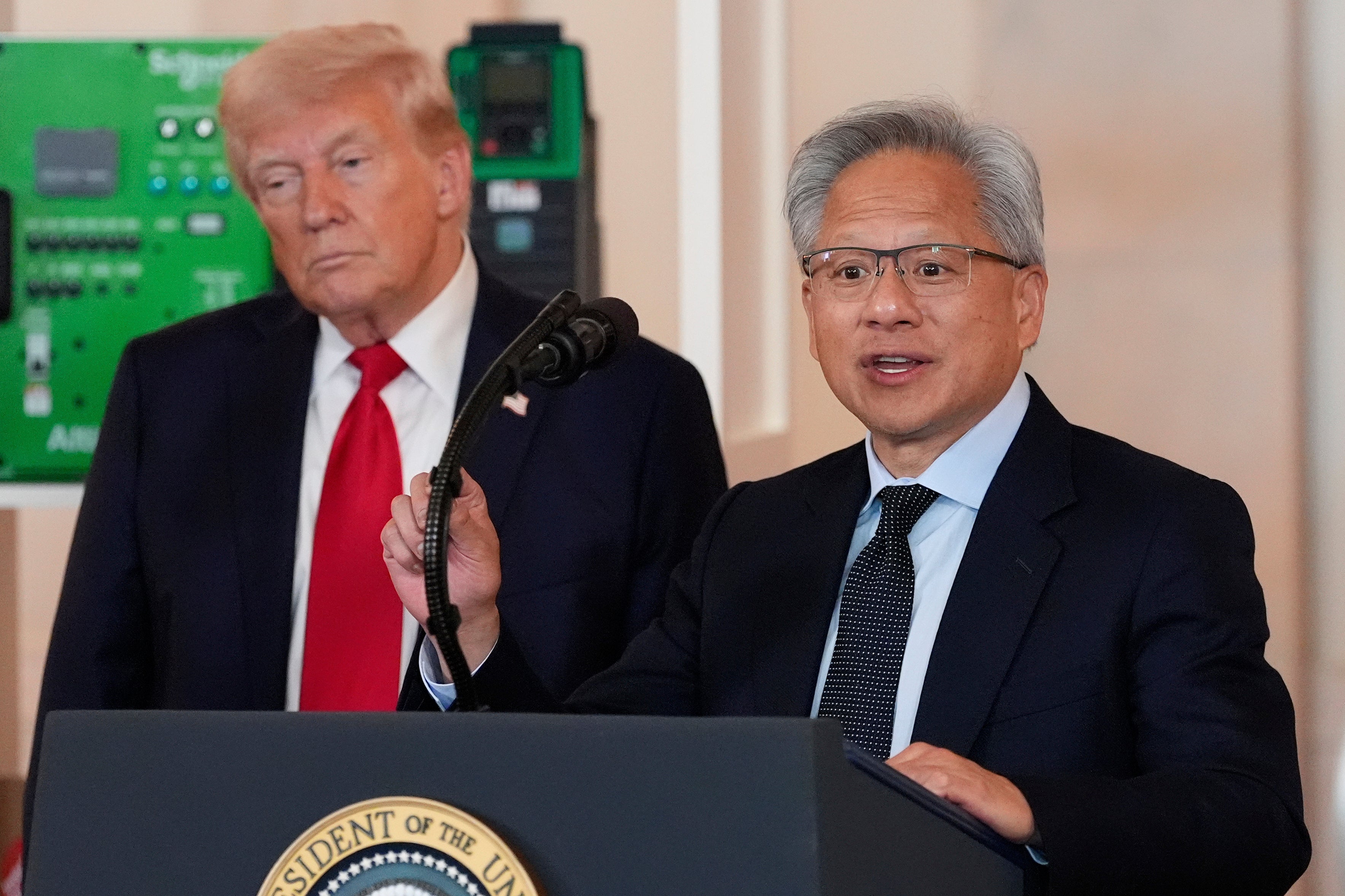 Nvidias Jensen Huang följer med Trump till Kina
