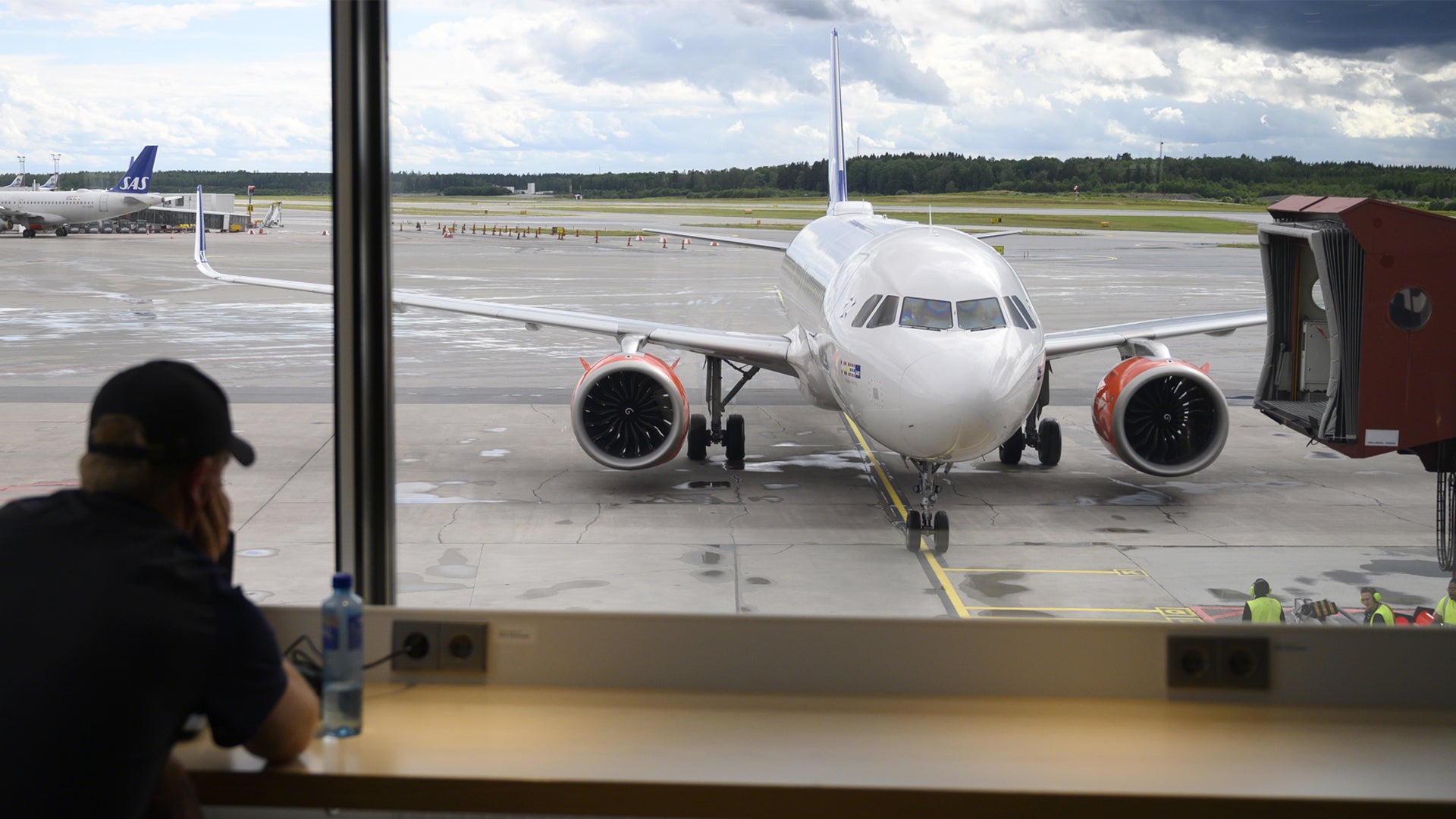 Kriget förvärrar krisen för inrikesflyget