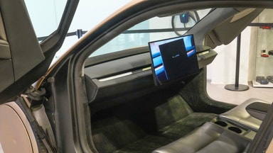 Tesla svänger om robotaxin – kan lägga till ratt