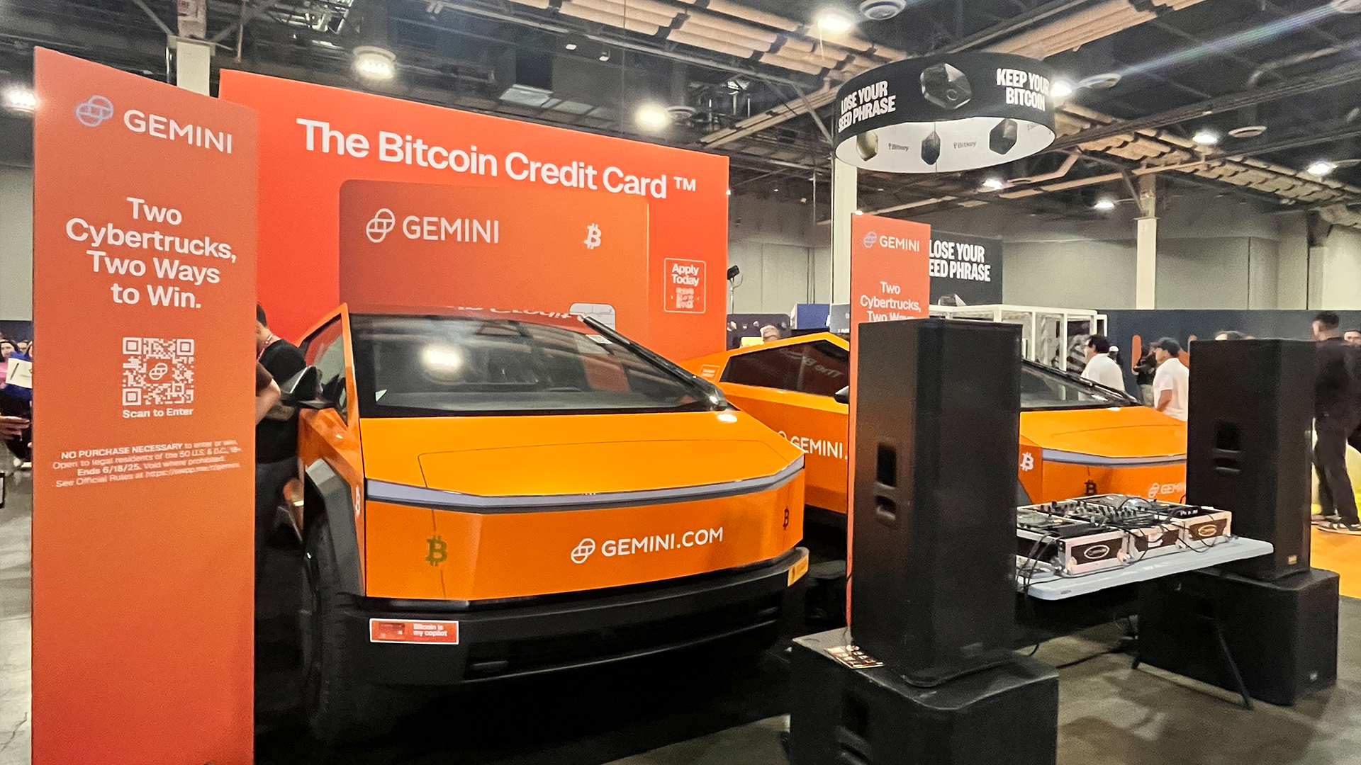 Tvillingbröderna Winklevoss kryptobolag Gemini lottar ut två exemplar av Teslas Cybertruck. De är oranga och ska se ut som syskon till kreditkortet från Gemini.