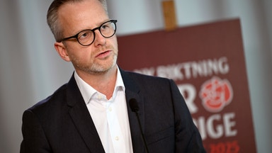 S vill höja skatten för personer som tjänar mer än 67.000 kronor i månaden