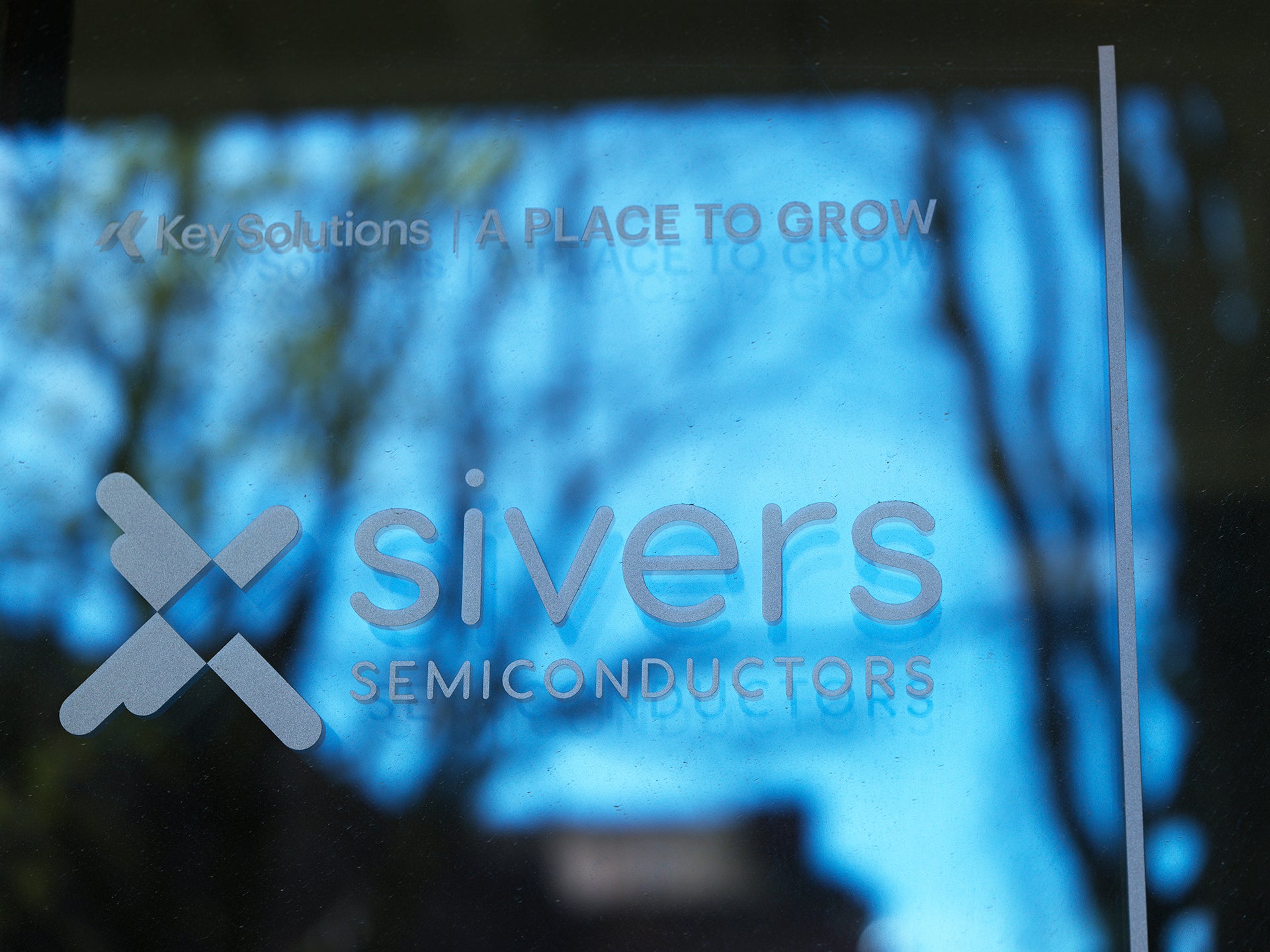 Kursraketen Sivers faller tungt på börsen