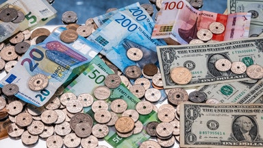 ECB-ledamot: Större global roll kan stärka euron