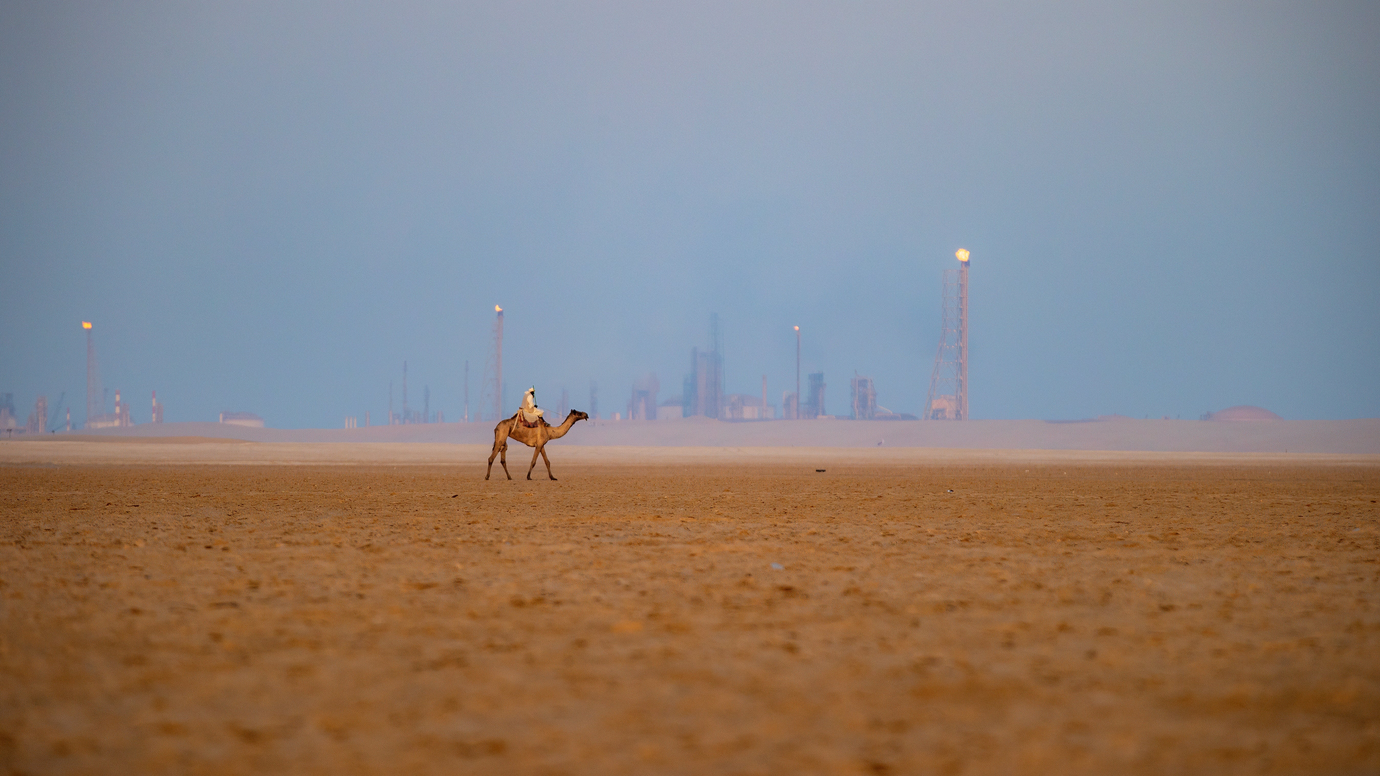 Oljejätten söker väg runt Hormuz