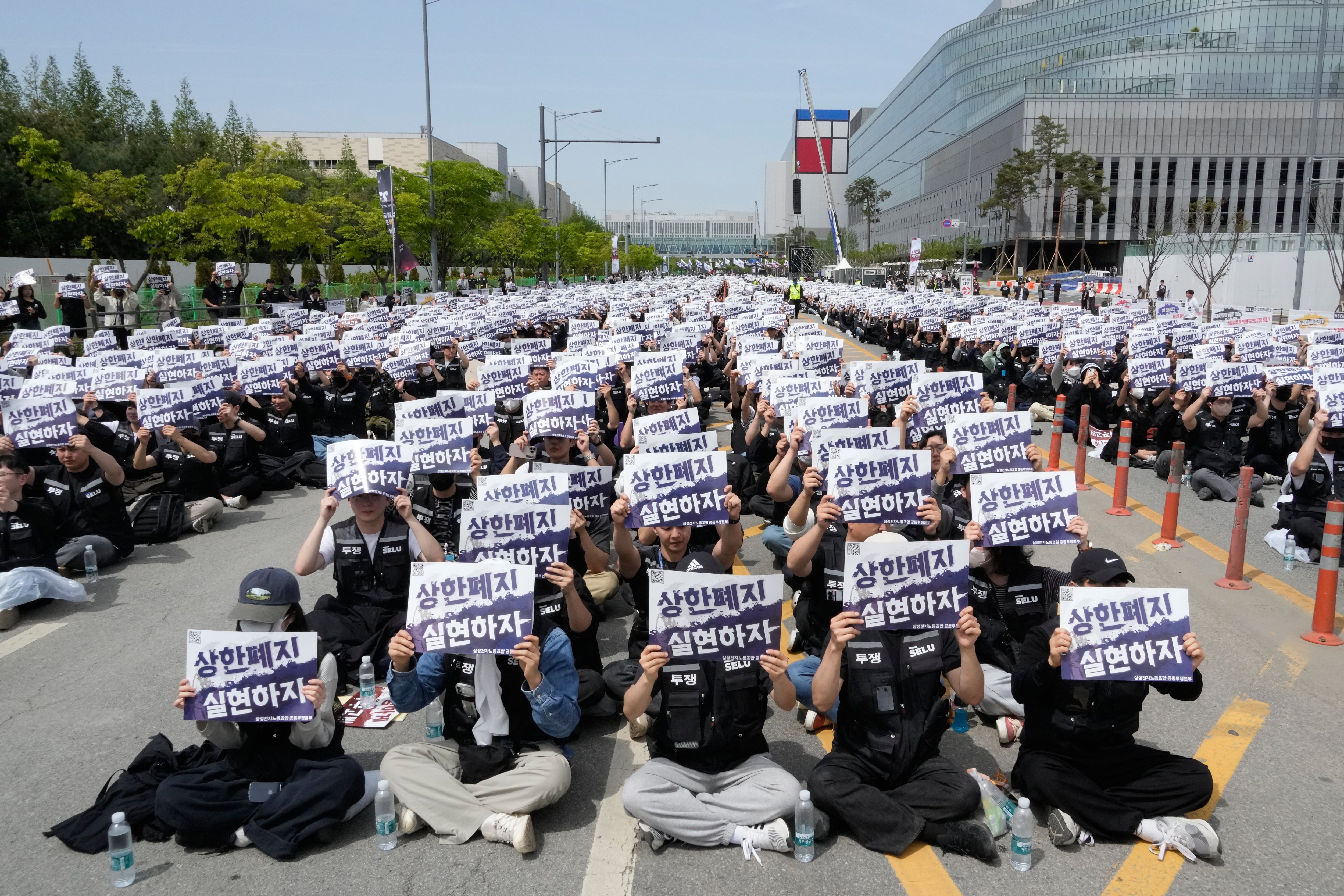 50 000 Samsung-anställda hotar med strejk