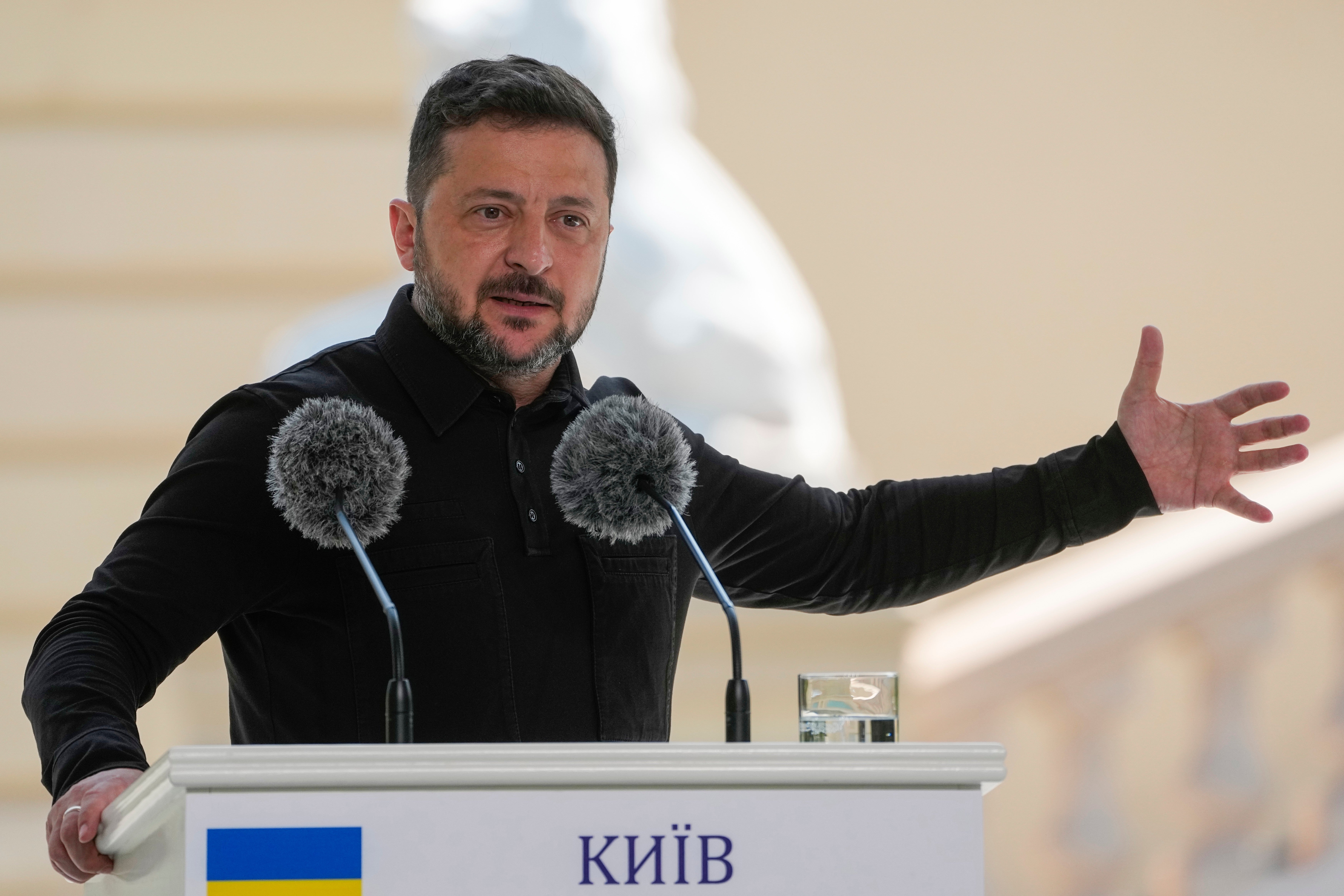 Ukrainsk attack mot ett av Rysslands största oljeraffinaderier