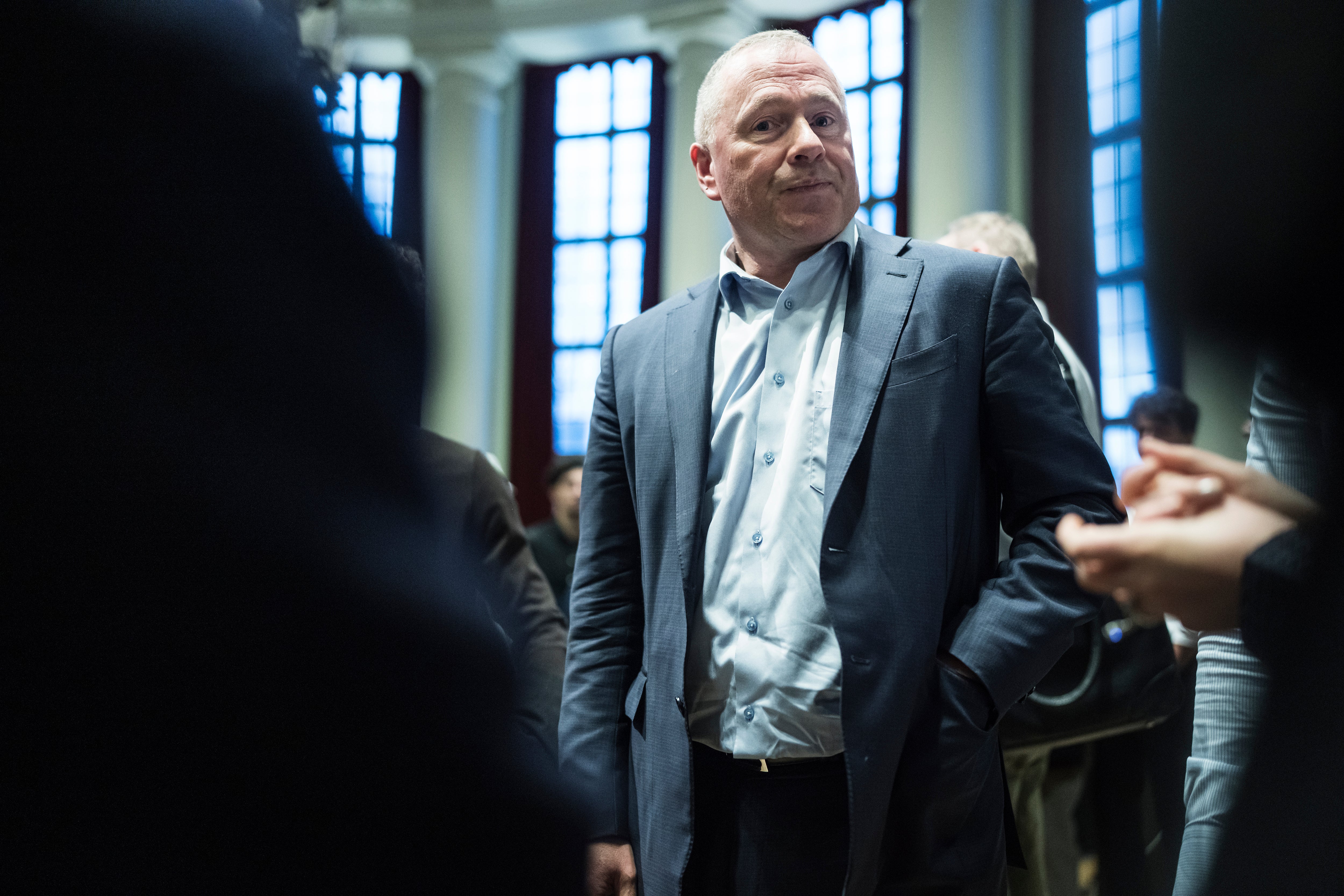 Norska oljefonden säljer för miljarder i Sverige