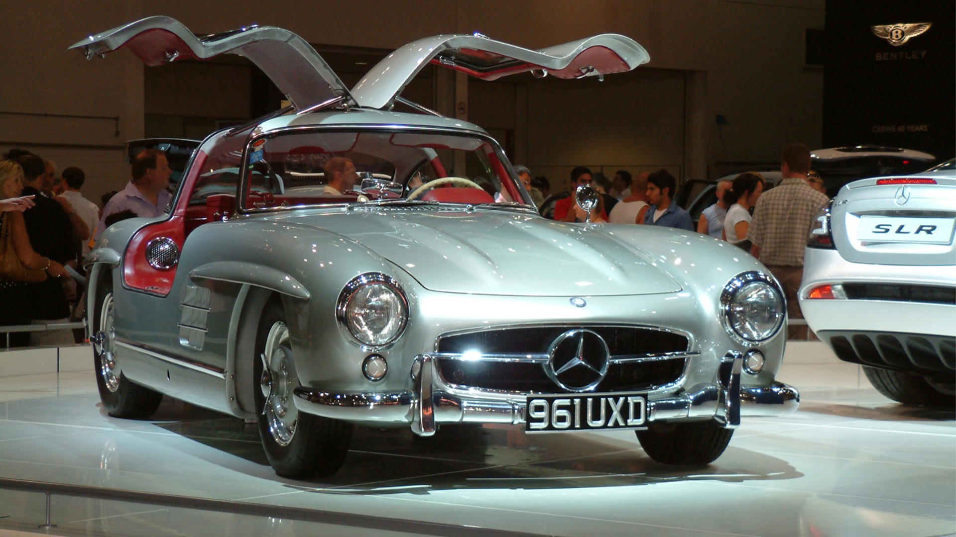 Klassiska 300 SL och äldre S-klass var några av Mercedes storsäljare.