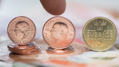 Oljepriserna backar – svenska kronan stärks