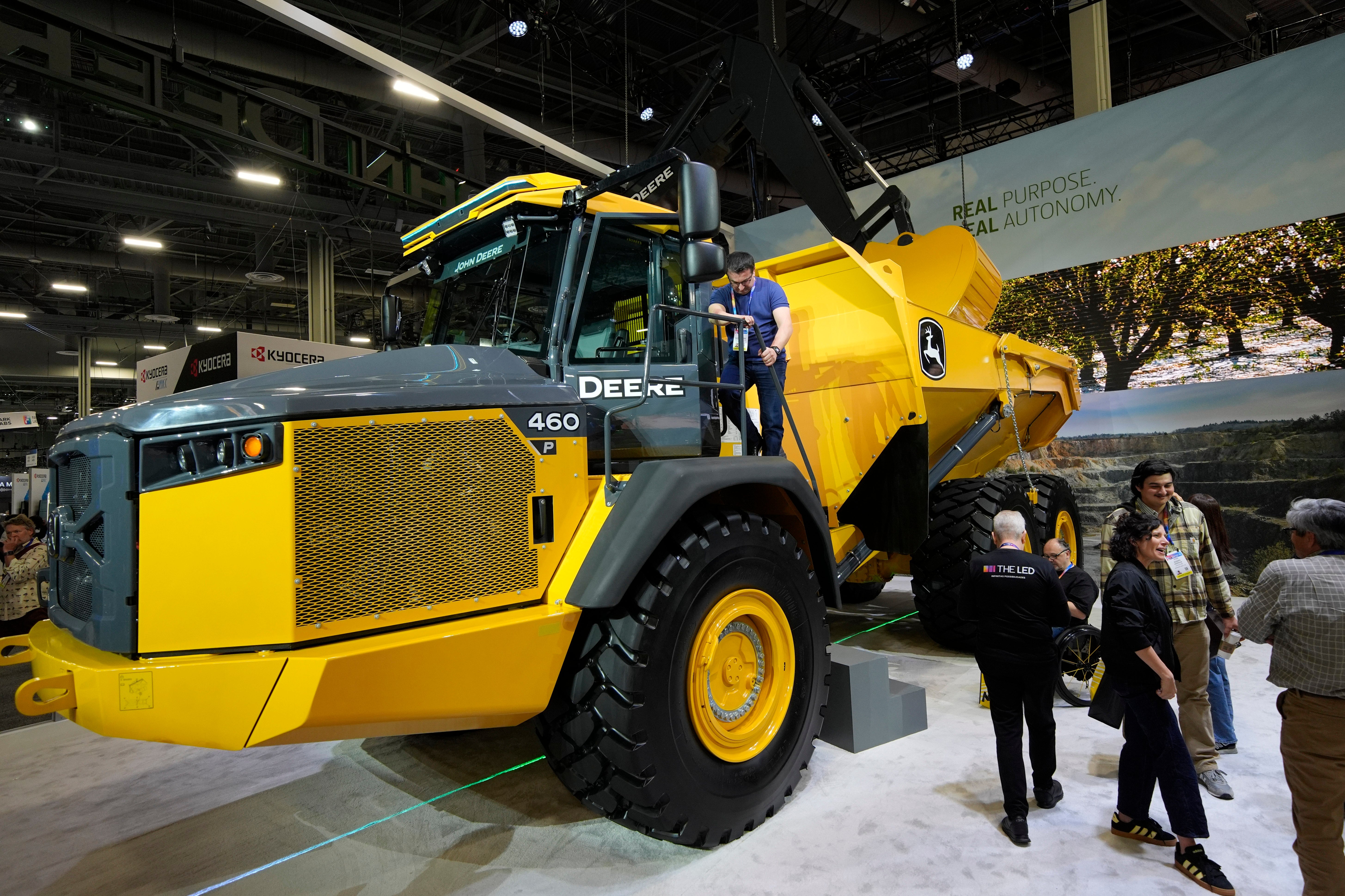 Deere höjer helårsprognos – Volvo lyfter