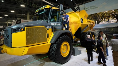 Deere höjer helårsprognos – Volvo lyfter