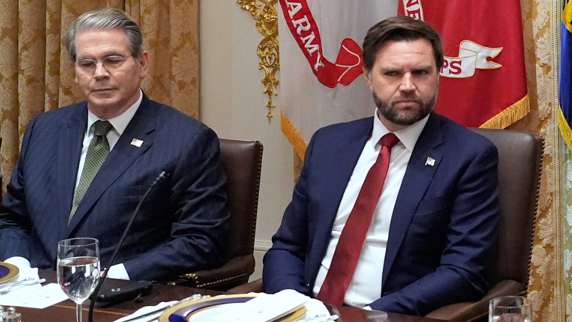 Uppgifter: Vance och Bessent frågade ut bolag inför AI-släppet 