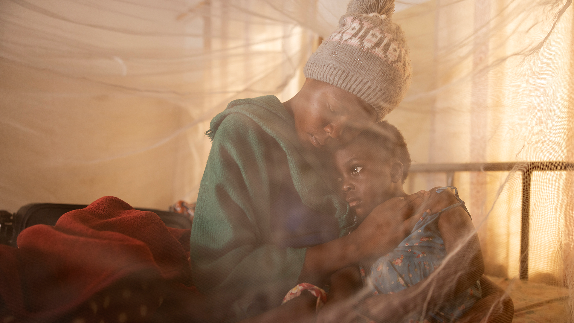 Alliance, 21, och dottern Amielle, 4, är inlagda på Kyeshero-sjukhuset i Goma. Fyra män våldtog Alliance i ett flyktingläger. De slog Amielle med gevärskolvar. Nu är Alliance gravid.