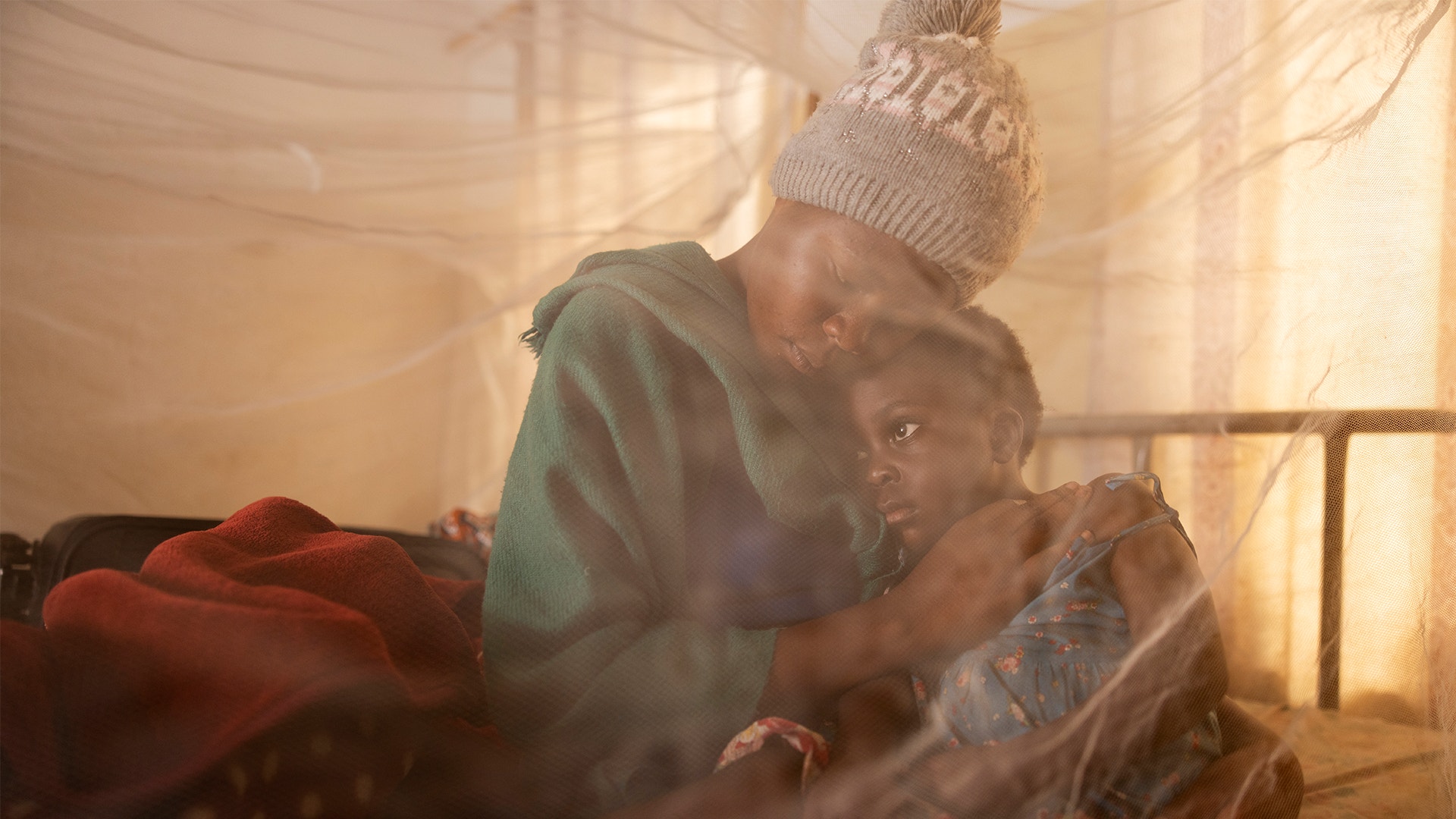 Alliance, 21, och dottern Amielle, 4, är inlagda på Kyeshero-sjukhuset i Goma. Fyra män våldtog Alliance i ett flyktingläger. De slog Amielle med gevärskolvar. Nu är Alliance gravid.