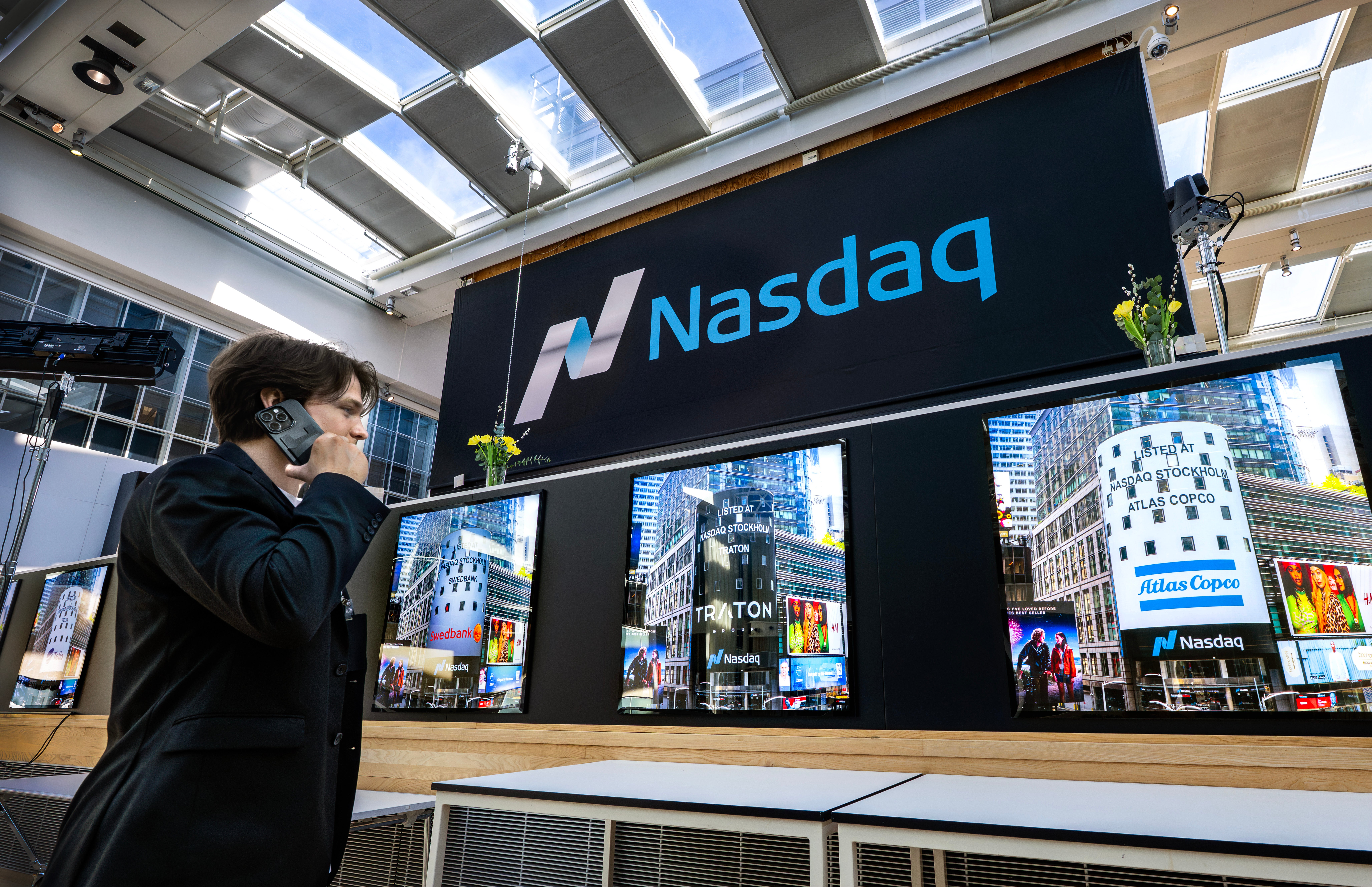 Saab i topp på ljusröd Stockholmsbörs