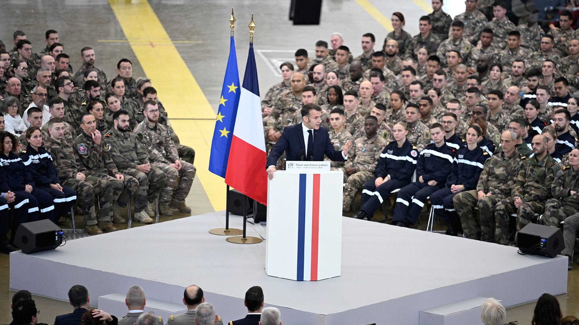 Emmanuel Macron Frankrike president militär 