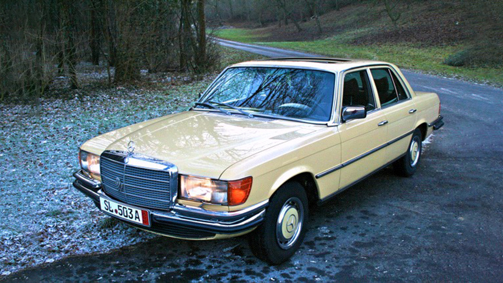 Klassiska 300 SL och äldre S-klass var några av Mercedes storsäljare.