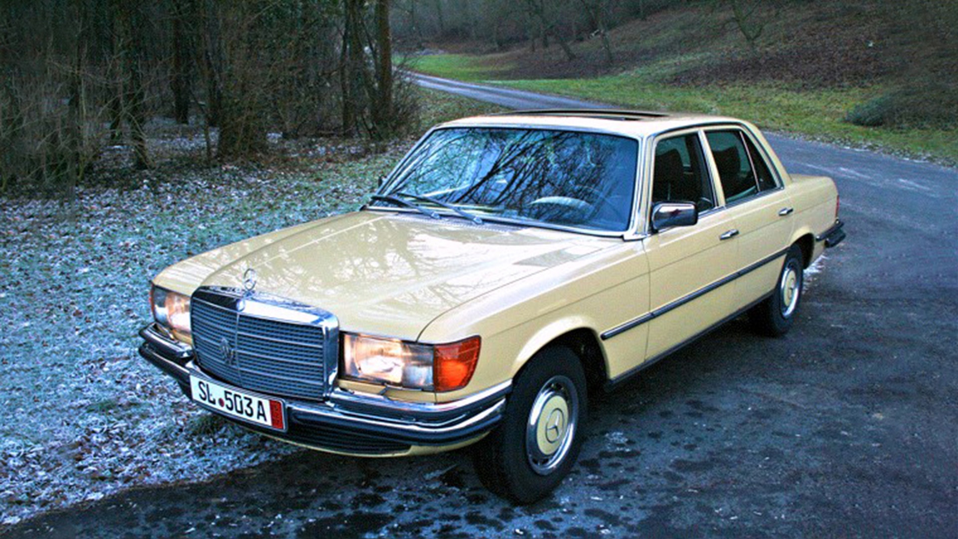 Klassiska 300 SL och äldre S-klass var några av Mercedes storsäljare.