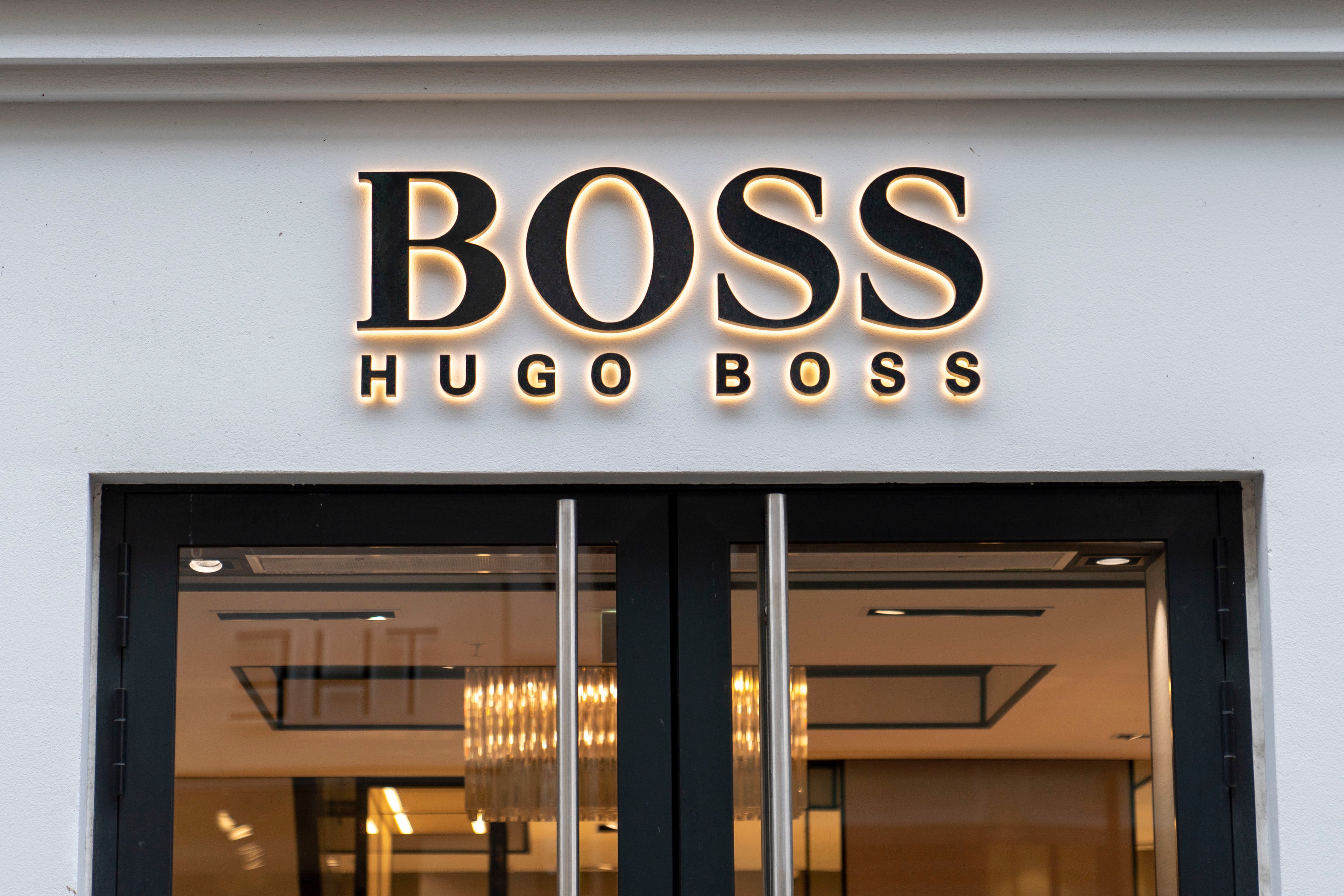 Frasers Group lägger miljardbud på Hugo Boss
