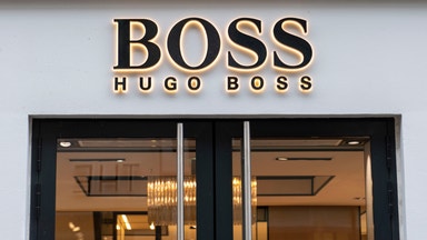 Frasers Group lägger miljardbud på Hugo Boss