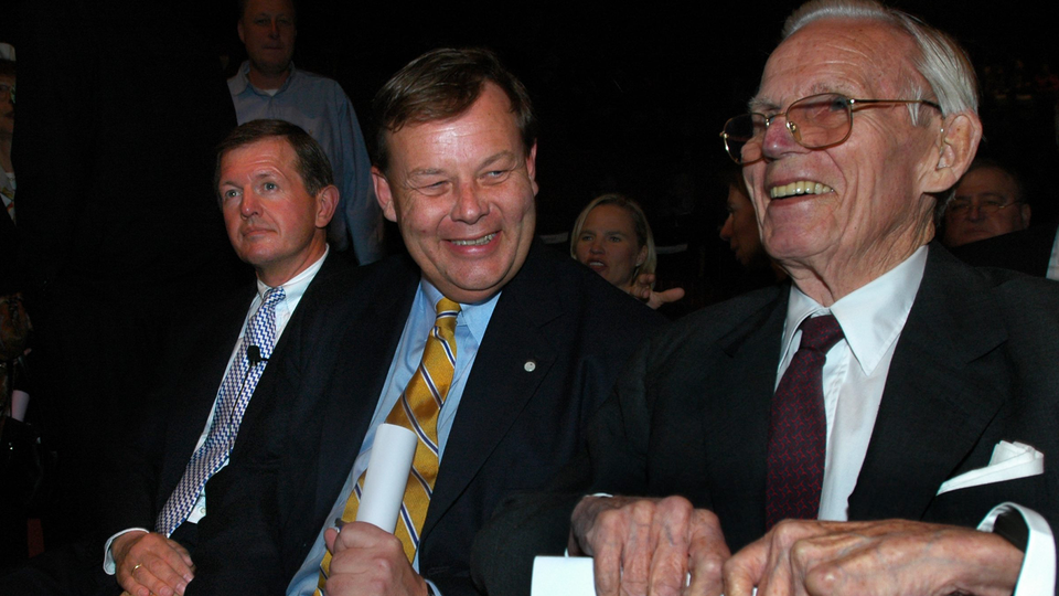 Med pappa Peter Wallenberg vid Investors bolagsstämma i Stockholm 2005.