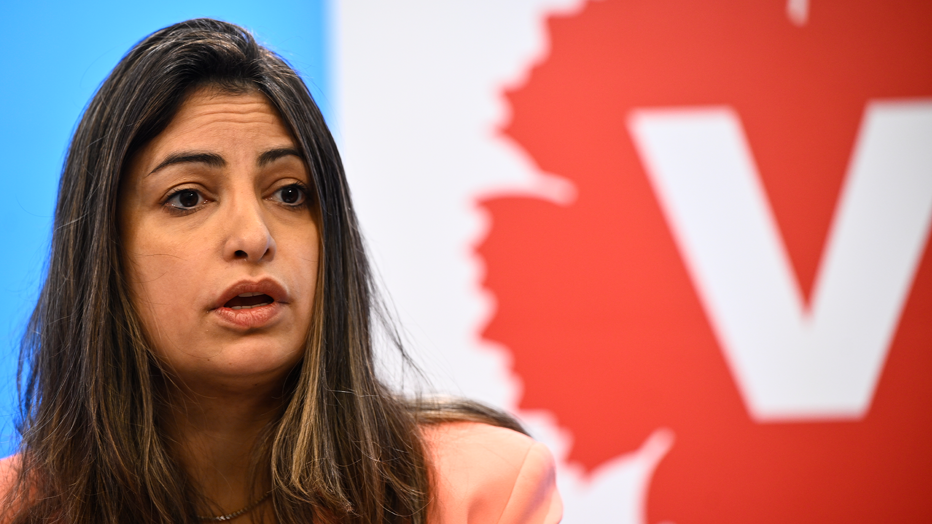 Nooshi Dadgostar (V) Vänsterpartiet