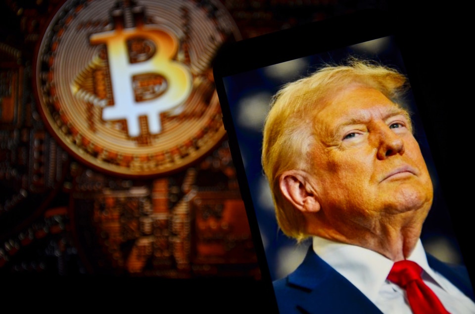 Donald Trump, mitt i maktspelet om krypto och ny ekonomisk ordning.