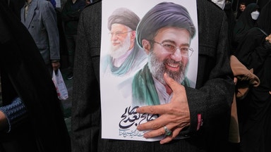 Iran kommer hålla Hormzsundet stängt – oljepriset stiger