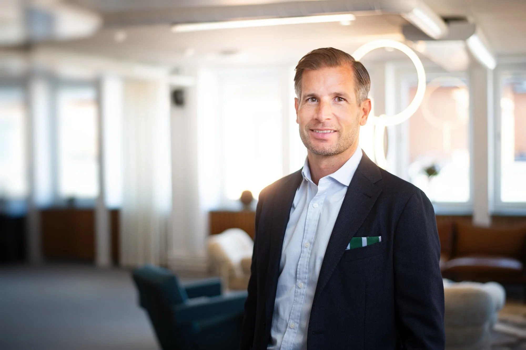 UBS köpstämplar Intrum