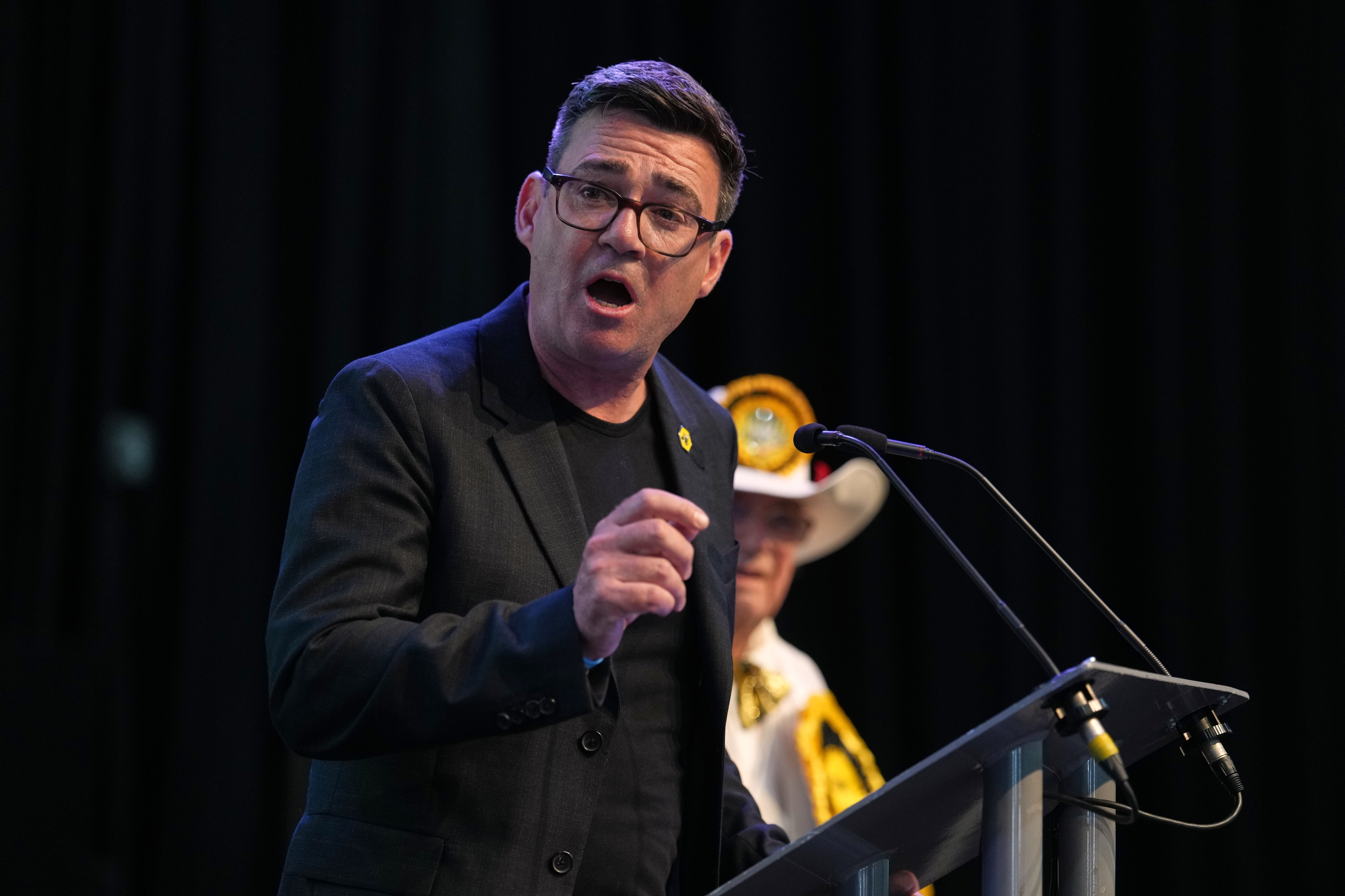 Burnham-allierade vill dela upp finansdepartementet