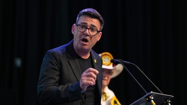 Burnham-allierade vill dela upp finansdepartementet