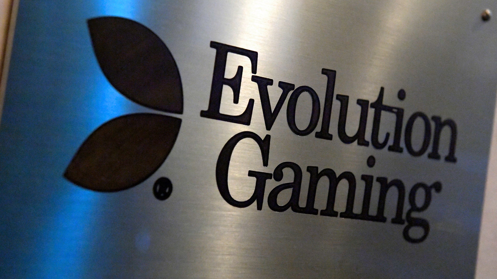 Sänkt rekommendation för Evolution och Hemnet