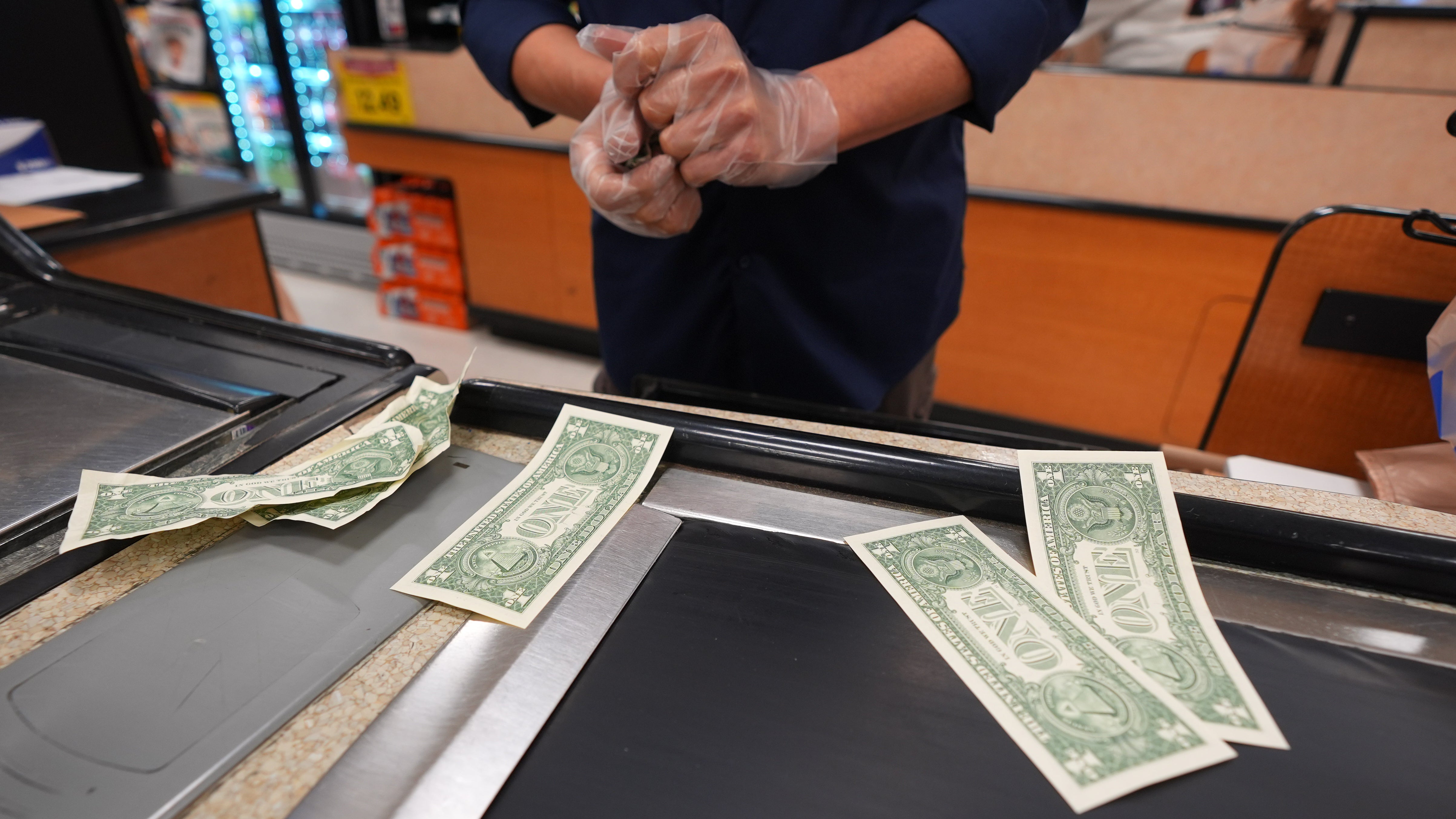Dollarn tappar efter fredsbeskedet 