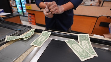 Dollarn tappar efter fredsbeskedet