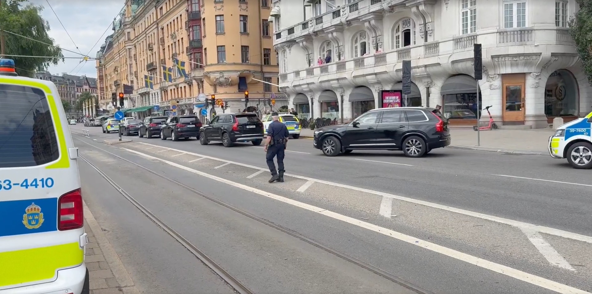 USA-delegationen på väg mot Rosenbad