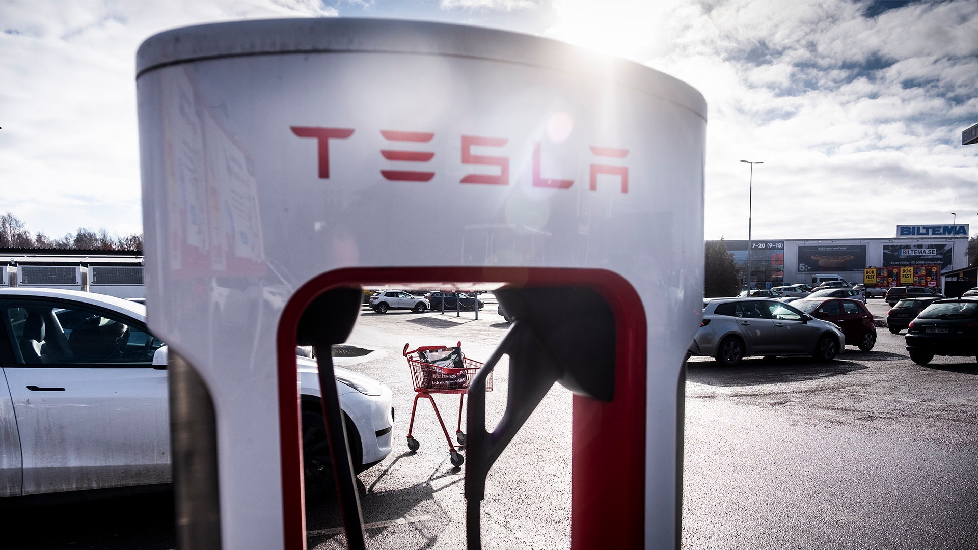 Tesla kan lägga till ratt på ny självkörande modell