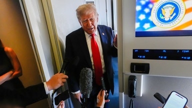 Källor: Vita huset på väg att lätta på biltullarna