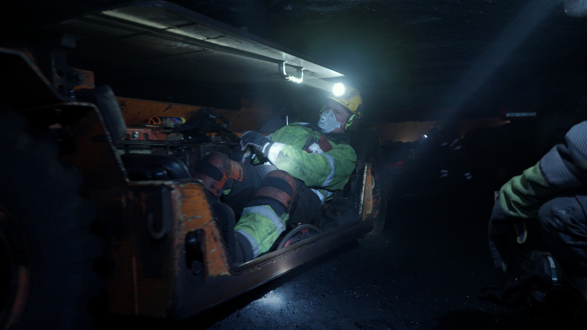 Det är slitsamt arbete nere i gruvan, ibland med en takhöjd på knappt en meter.